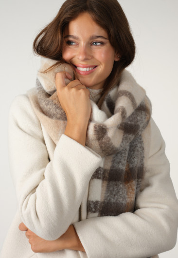 Scarf MIA